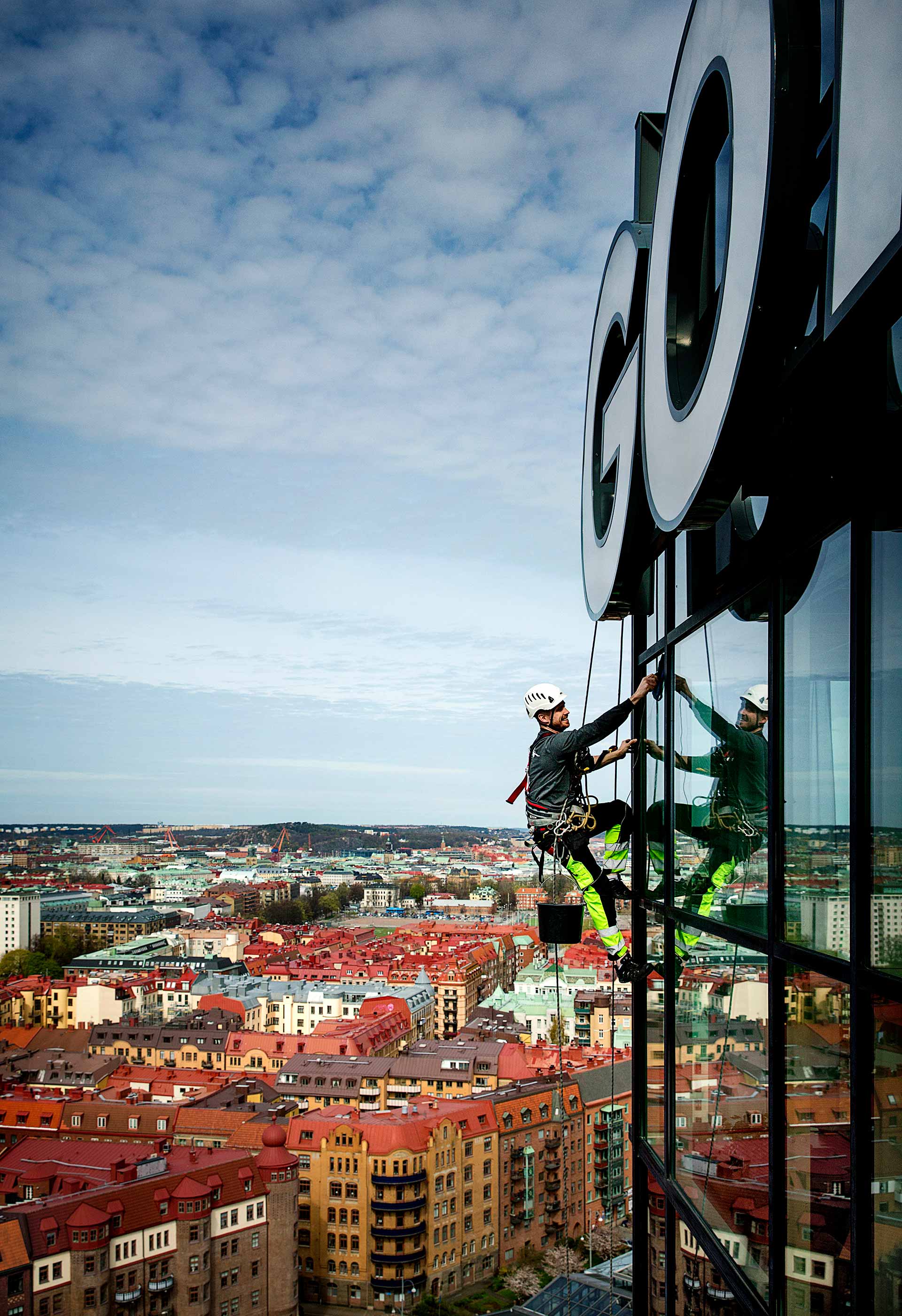 Fönsterputsare på Gothia Towers fasad