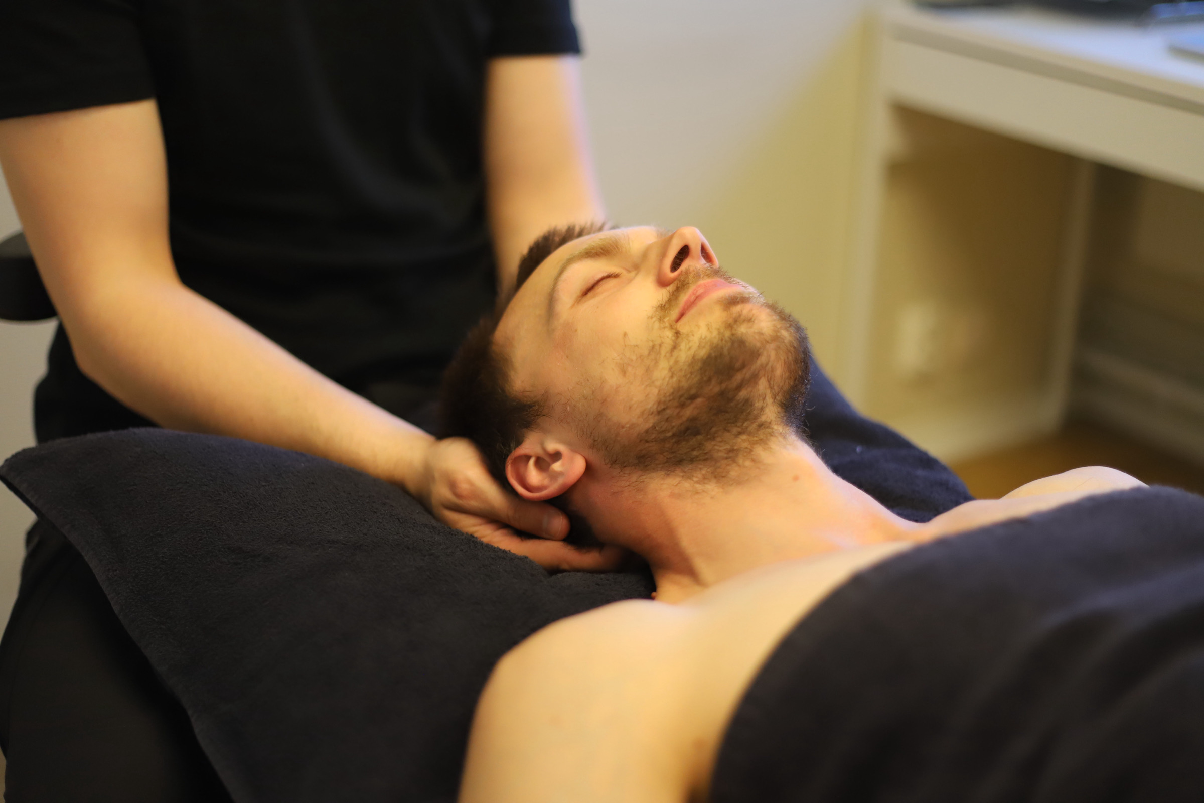 Boka tid hos Hellenes & Gravanders Osteopati